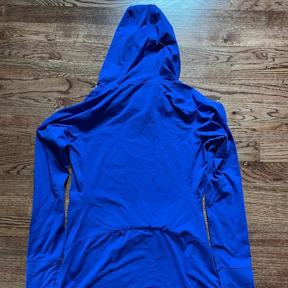GapFit Running Hoodie - Picture 2 of 4